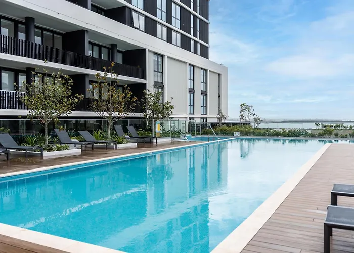 Modern 2Br With Balcony, Pool & Parking