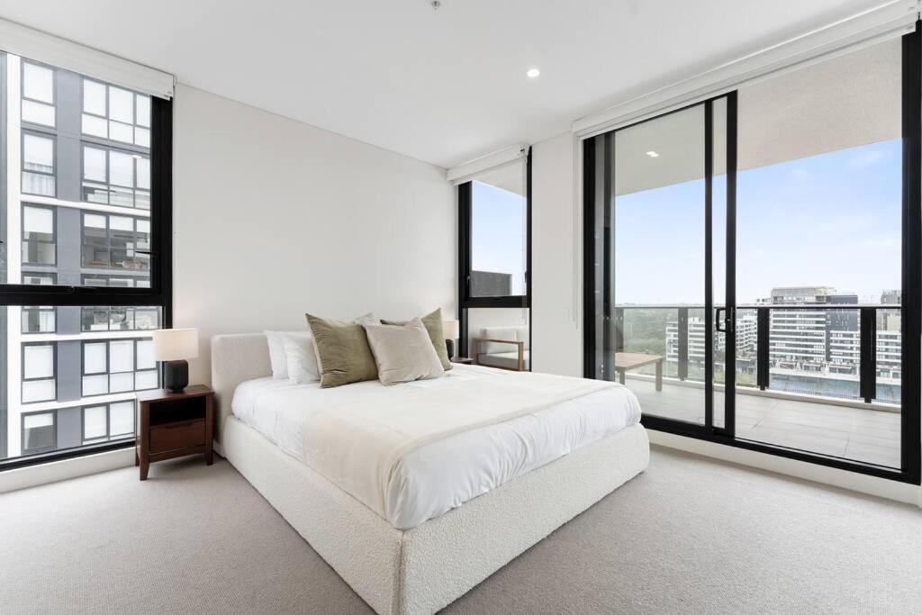 Modern 2br With Balcony, Pool & Parking * Woolooware