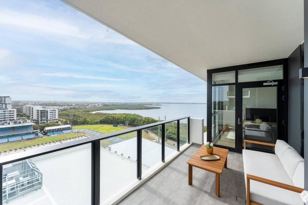 Modern 2br With Balcony, Pool & Parking Apartment *
