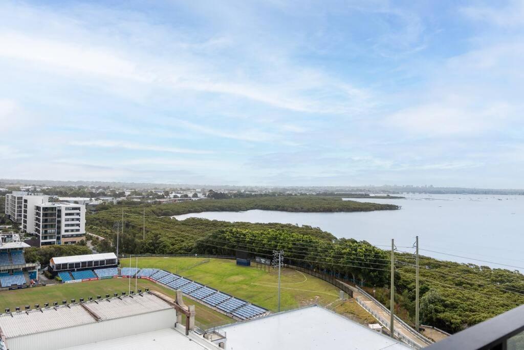 Modern 2br With Balcony, Pool & Parking *