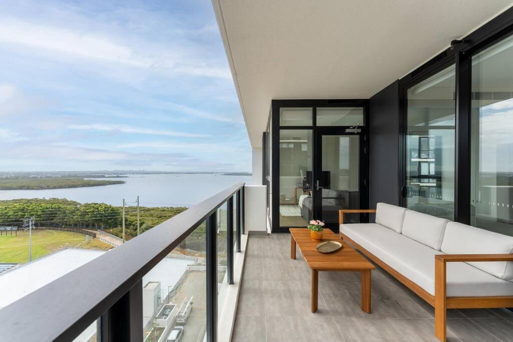 Modern 2br With Balcony, Pool & Parking * Woolooware